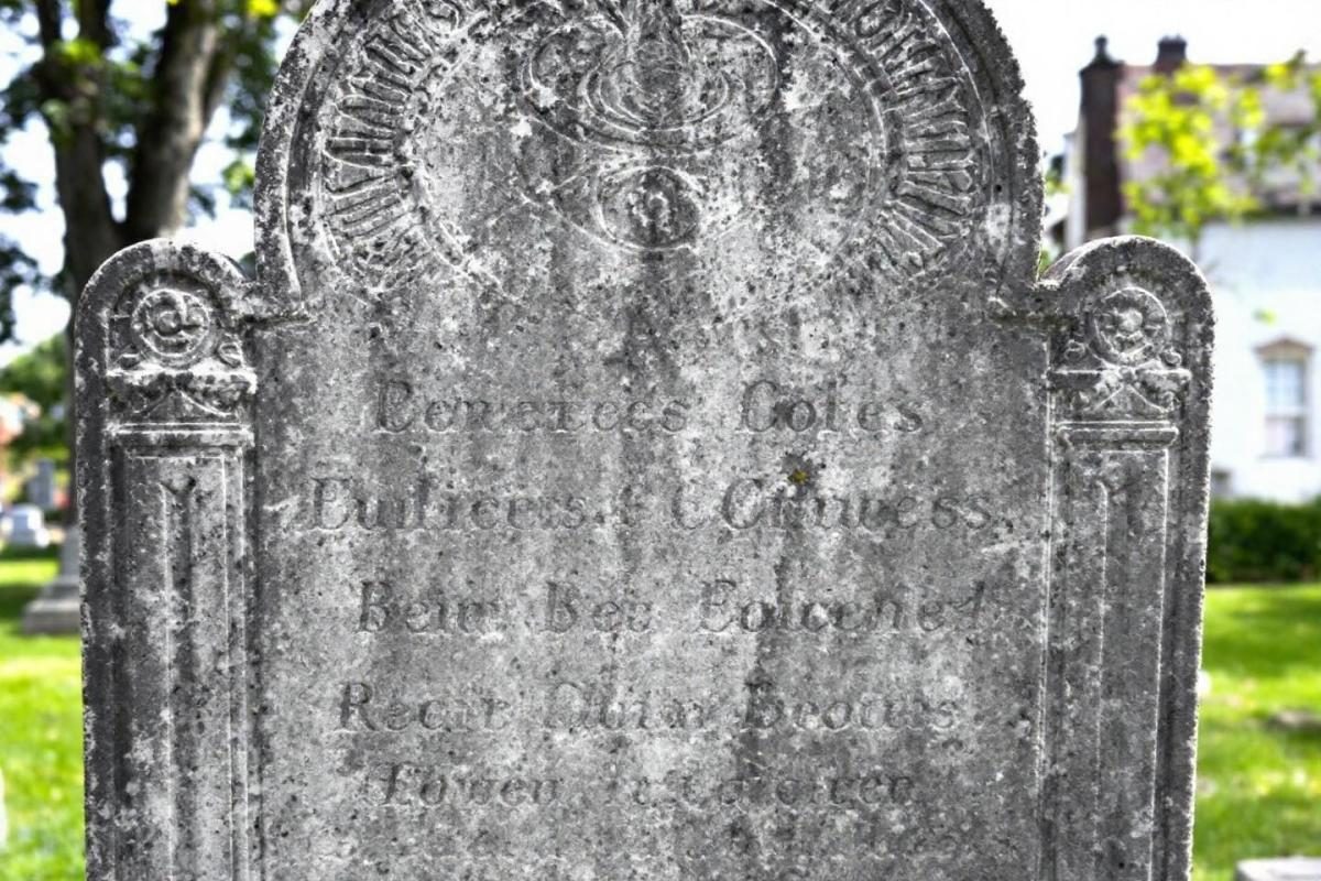 Ces recettes de cuisine gravées sur des tombes vont vous choquer (la raison est troublante)